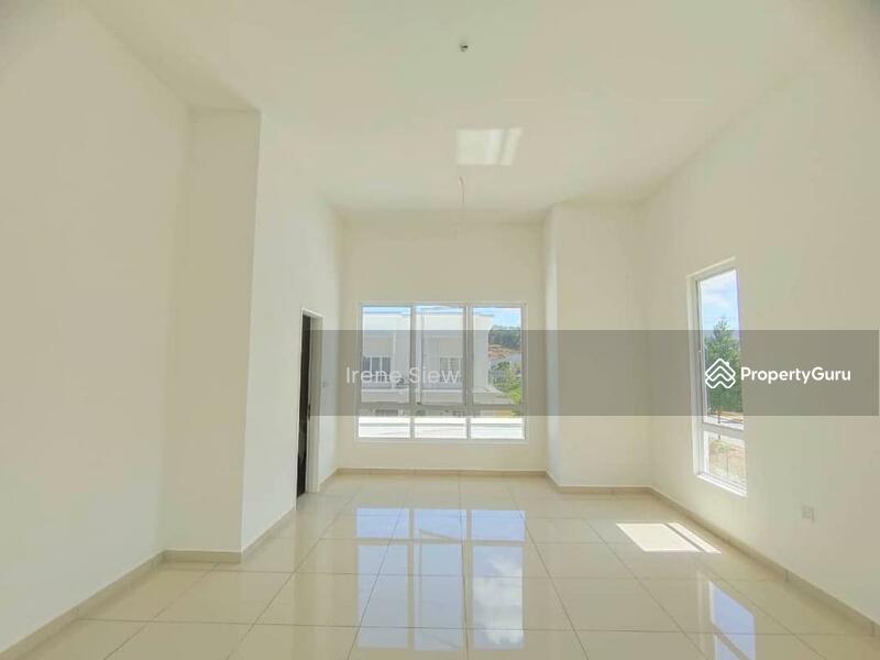 End lot with extra land Suriaman 2A Dellora Brand New Sendayan, Bandar