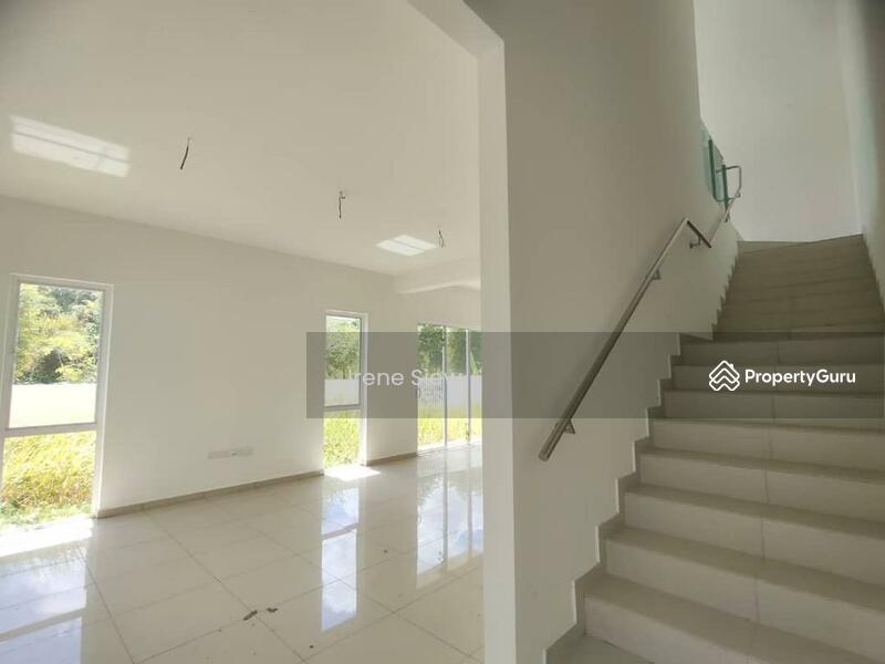 End lot with extra land Suriaman 2A Dellora Brand New Sendayan, Bandar