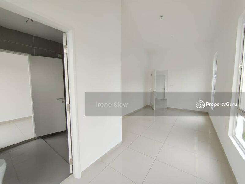 End lot with extra land Suriaman 2A Dellora Brand New Sendayan, Bandar