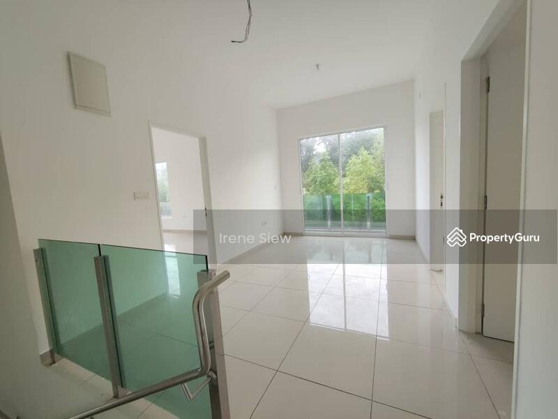 End lot with extra land Suriaman 2A Dellora Brand New Sendayan, Bandar