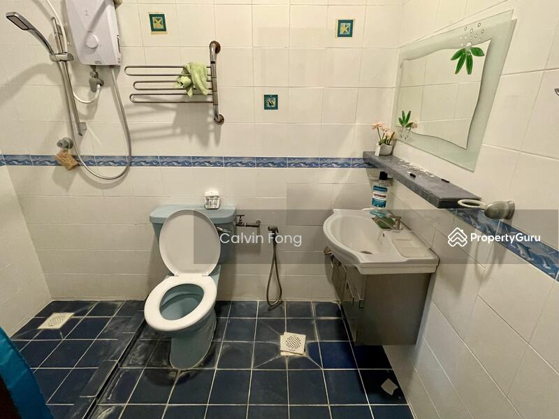 Master bedroom attached bathroom