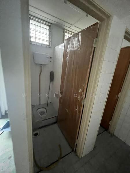 Shop for Rent in Shah Alam (Selangor) - Winnie Chow - Bathroom - PropertyGuru.com.my