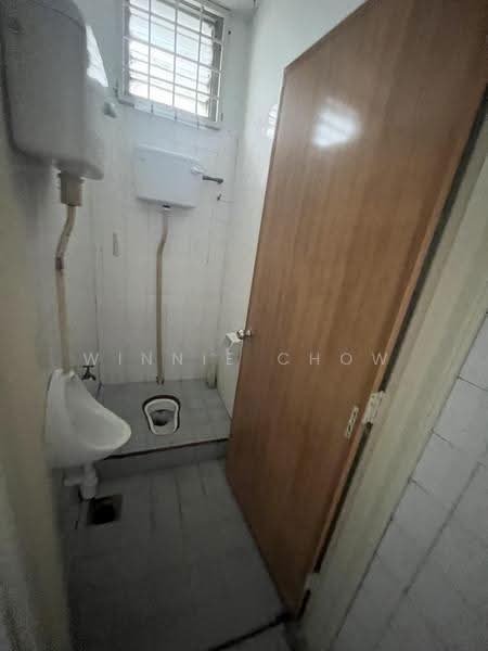 Shop for Rent in Shah Alam (Selangor) - Winnie Chow - Bathroom - PropertyGuru.com.my