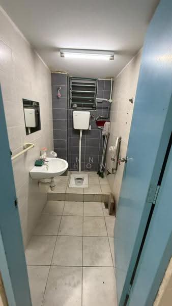 Kedai untuk Disewa di Shah Alam (Selangor) - Winnie Chow - Bathroom - PropertyGuru.com.my