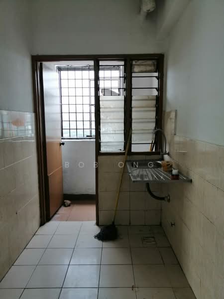 Pangsapuri untuk Disewa di Puncak Desa Apartment - Bob Ong - Kitchen - PropertyGuru.com.my