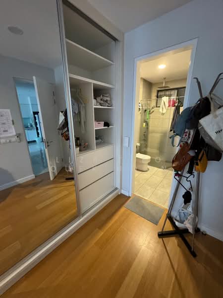 Condominium for Rent at The Sentral Suites - Liza Tieo Quek Hoon - 2) Ensuite Bathroom - PropertyGuru.com.my