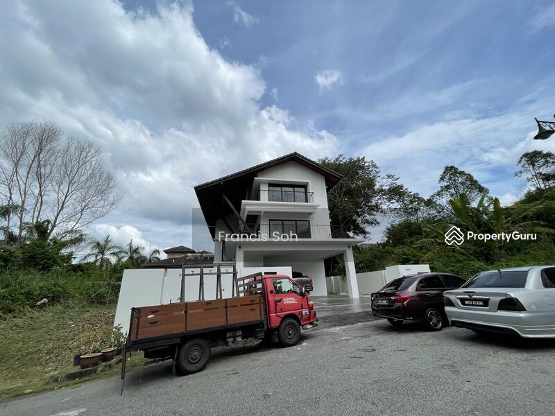 Untuk Dijual - Taman Equine, Bungalow with swimming pool