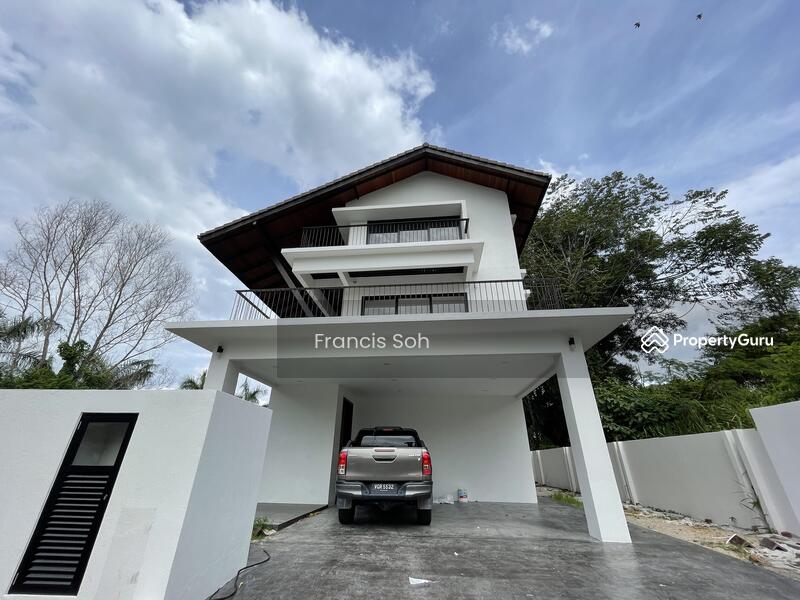 Untuk Dijual - Taman Equine, Bungalow with swimming pool