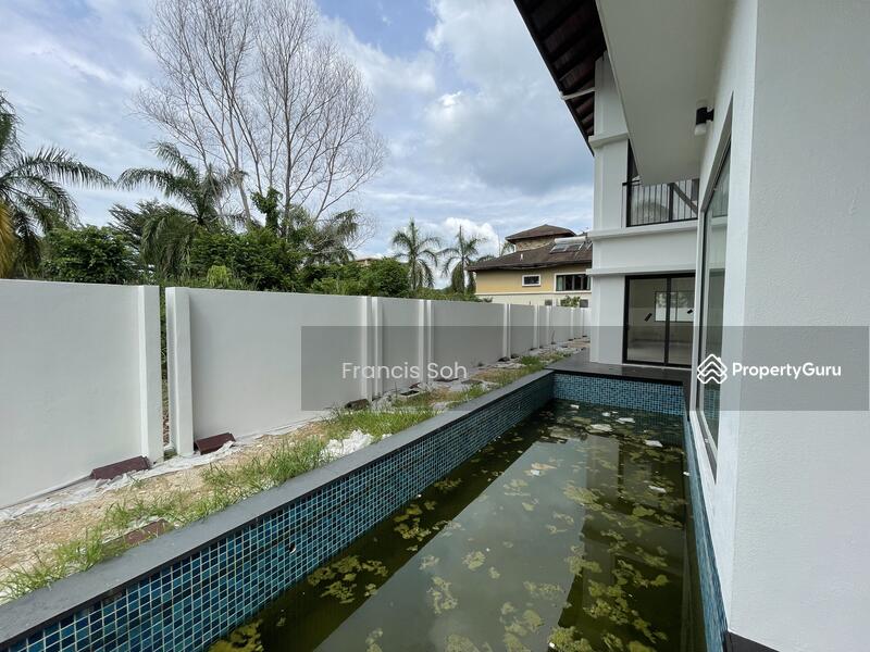 Untuk Dijual - Taman Equine, Bungalow with swimming pool
