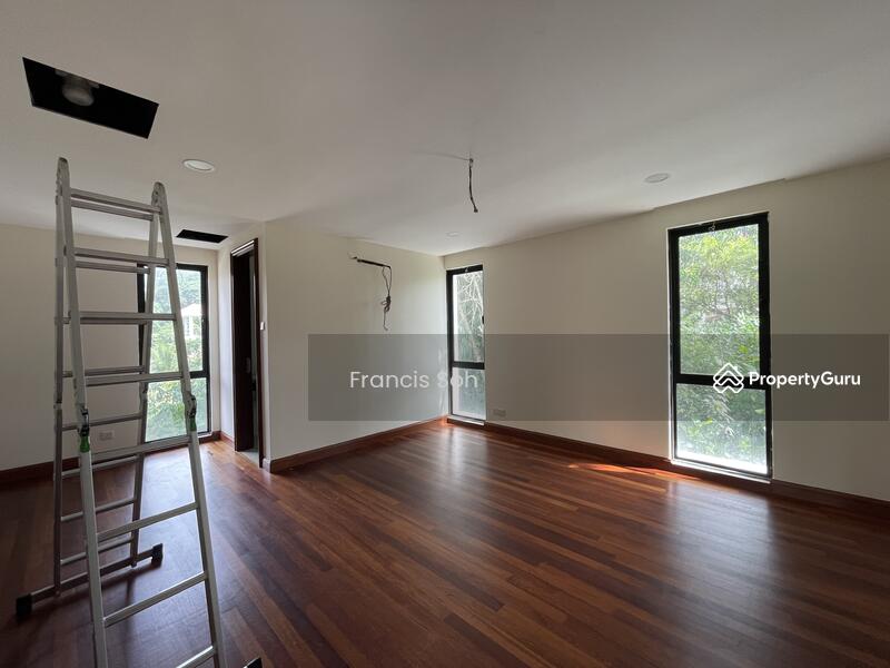 Untuk Dijual - Taman Equine, Bungalow with swimming pool