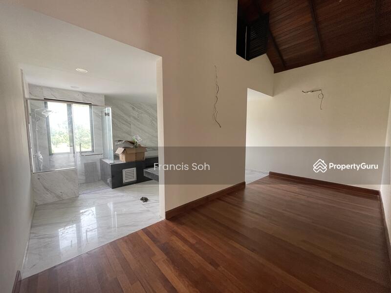 Untuk Dijual - Taman Equine, Bungalow with swimming pool