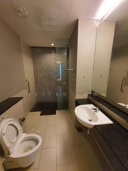 Kediaman Servis untuk Dijual di Swiss Garden Residences - Meifen Low - Bathroom - PropertyGuru.com.my