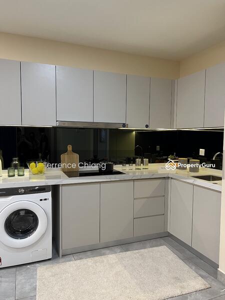 Fully Fitted Kitchen with Hood & Hob