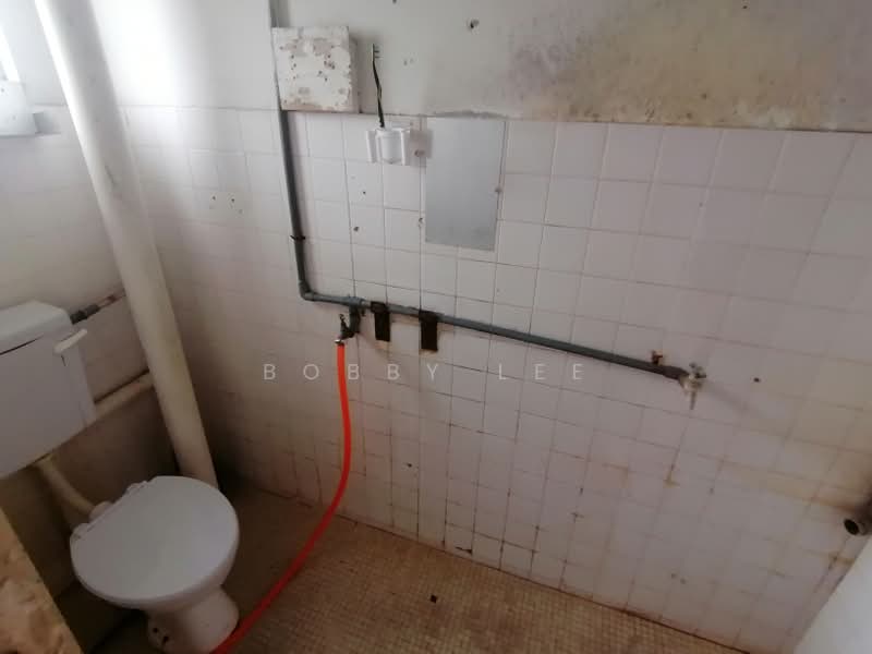 Flat for Rent at Seksyen 2 Wangsa Maju Flat - Bobby Lee - Bathroom - PropertyGuru.com.my