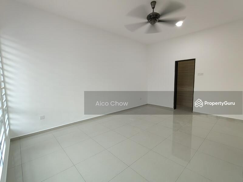 Botani Freehold Taman Lapangan Hartamas Double Storey House For Sale