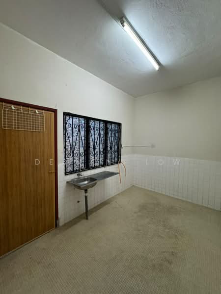 Rumah Teres 2 Tingkat untuk Disewa di Taman Melur (Ampang) - Desmond Low - Kitchen - PropertyGuru.com.my
