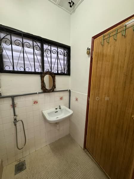Rumah Teres 2 Tingkat untuk Disewa di Taman Melur (Ampang) - Desmond Low - Bathroom - PropertyGuru.com.my