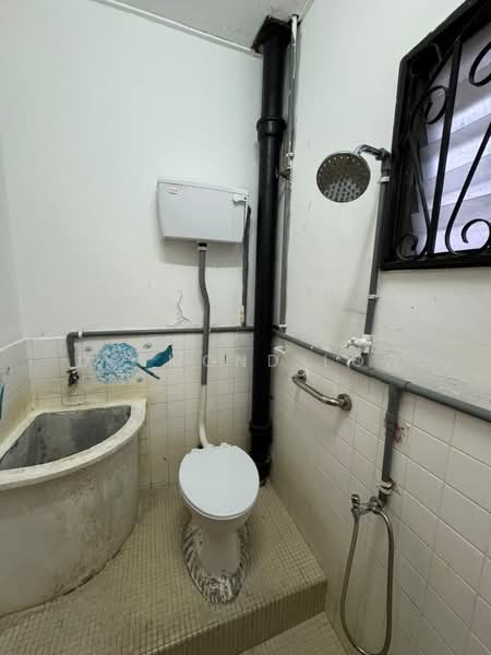 Rumah Teres 2 Tingkat untuk Disewa di Taman Melur (Ampang) - Desmond Low - Bathroom - PropertyGuru.com.my