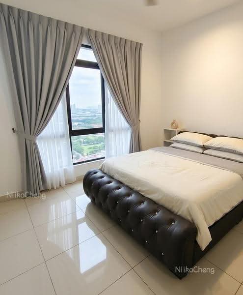 Kediaman Servis untuk Dijual di TRiGON Luxury Residences - Paul Lee - Bedroom - PropertyGuru.com.my