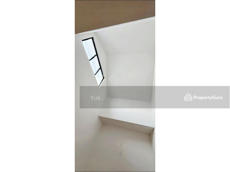 High Ceiling - Upstairs