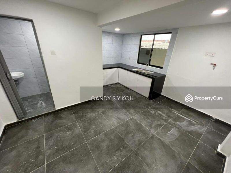 Jalan Permas 2/4 Bandar Baru Permas Jaya Low cost unit / Fully