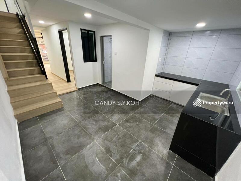 Jalan Permas 2/4 Bandar Baru Permas Jaya Low cost unit / Fully