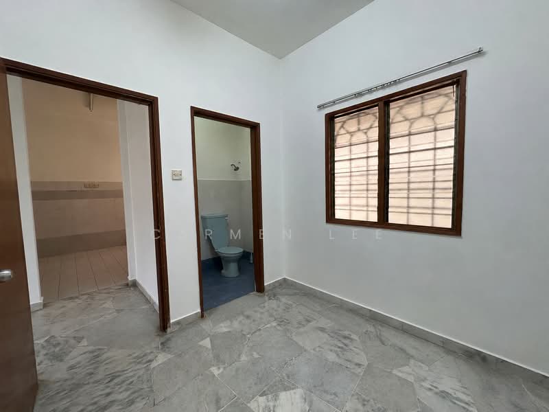 Rumah Teres 2 Tingkat untuk Dijual di Usj 12 (Subang Jaya) - Carmen Lee - Bathroom - PropertyGuru.com.my