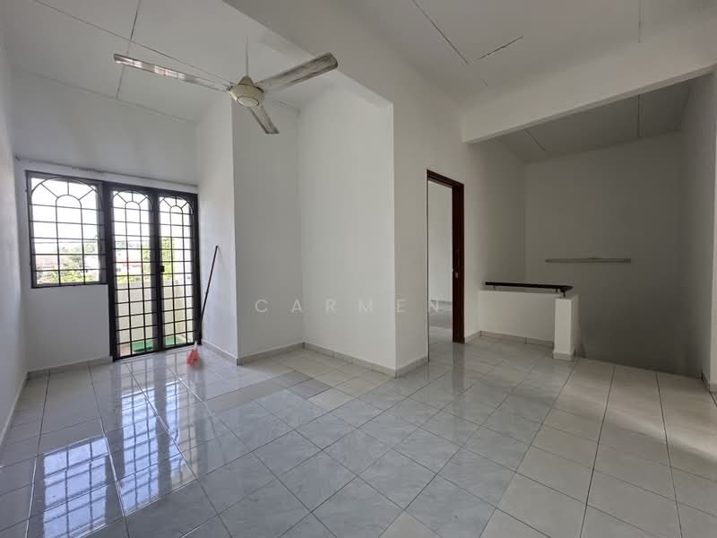 Rumah Teres 2 Tingkat untuk Dijual di Usj 12 (Subang Jaya) - Carmen Lee - Living Room - PropertyGuru.com.my