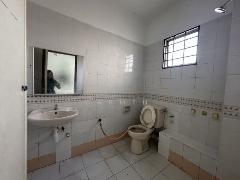 Rumah Teres 2 Tingkat untuk Dijual di Usj 12 (Subang Jaya) - Carmen Lee - Bathroom - PropertyGuru.com.my