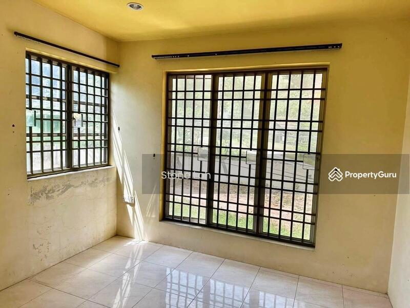 GUNUNG RAPAT TAMAN SAIKAT DOUBLE STOREY INTERMEDIATE CORNER HOUSE FOR