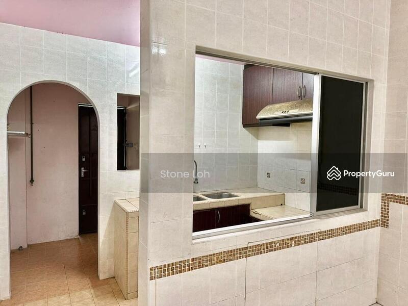 GUNUNG RAPAT TAMAN SAIKAT DOUBLE STOREY INTERMEDIATE CORNER HOUSE FOR