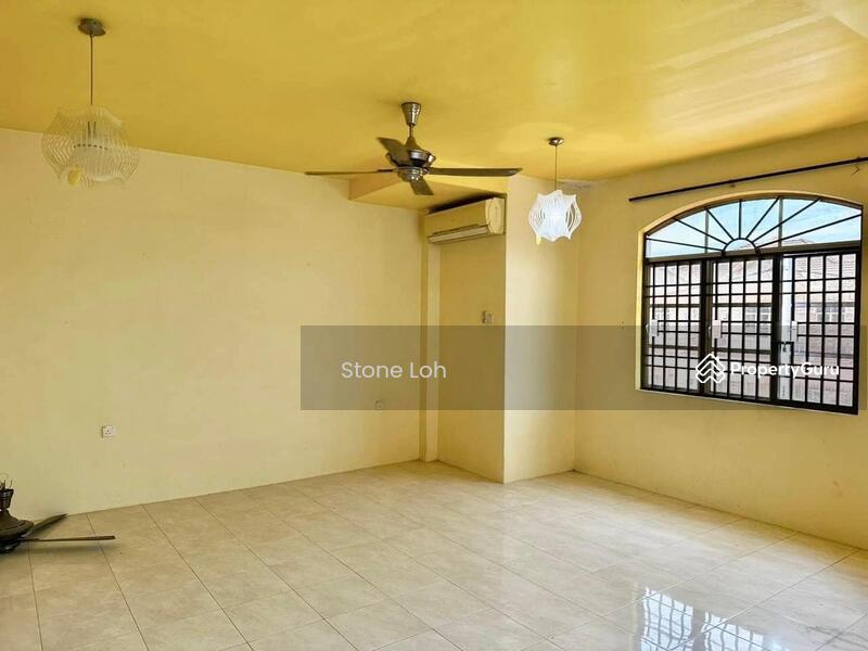 GUNUNG RAPAT TAMAN SAIKAT DOUBLE STOREY INTERMEDIATE CORNER HOUSE FOR
