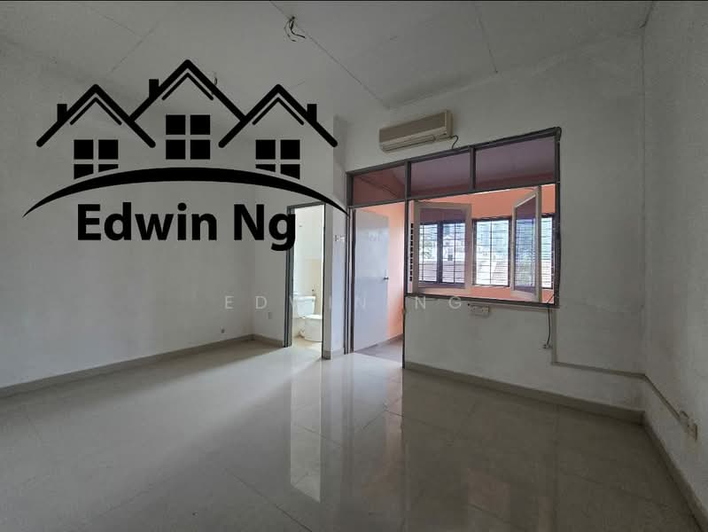 Rumah Teres 2.5-Tingkat untuk Dijual di Sungai Ara (Penang) - Edwin Ng - Living Room - PropertyGuru.com.my