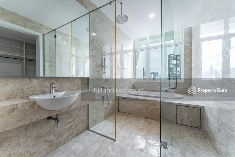 Master beathroom suite