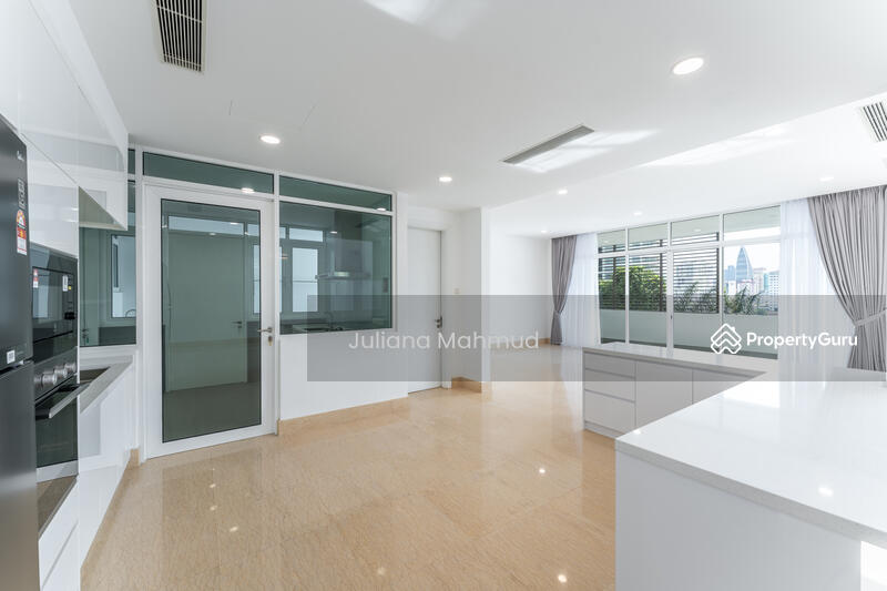 Complete kitchen with island and cabinets