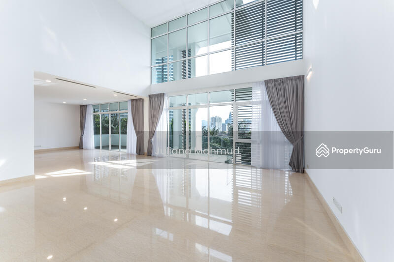 Lots of natural lights in living area