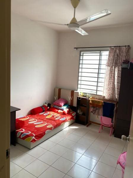 Kediaman Servis untuk Dijual di Suria Kinrara - Joey Wong - Bedroom - PropertyGuru.com.my