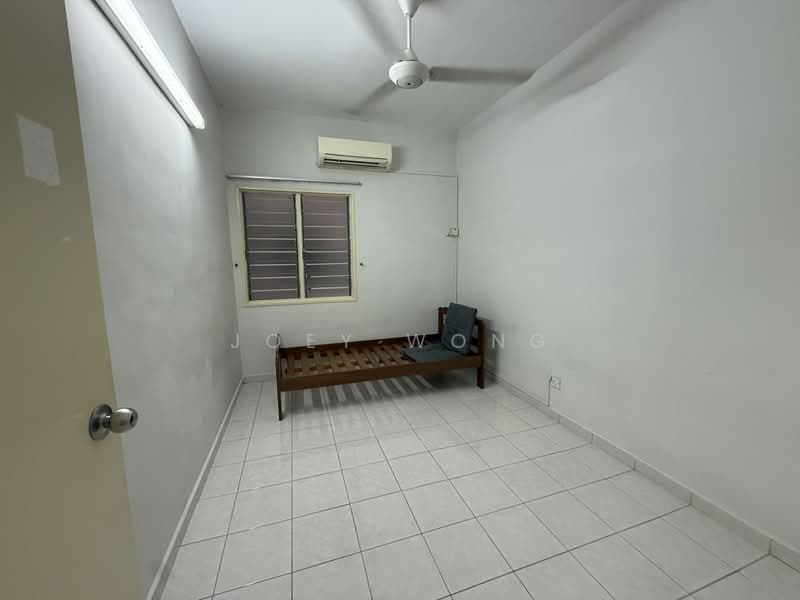 Apartment for Sale at Pangsapuri Merak - Joey Wong - Bedroom - PropertyGuru.com.my