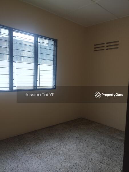 1-storey Terraced House for Sale in Seksyen 4 (Petaling Jaya) - Jessica Tai YF - Bedroom 2 - PropertyGuru.com.my