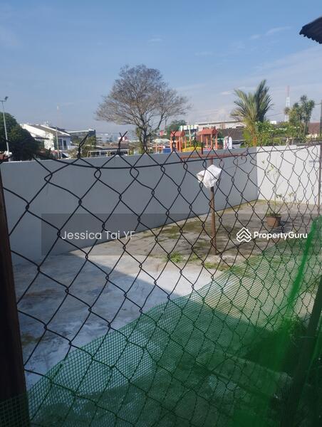 1-storey Terraced House for Sale in Seksyen 4 (Petaling Jaya) - Jessica Tai YF - Spacious backyard with playground directly at the back - PropertyGuru.com.my