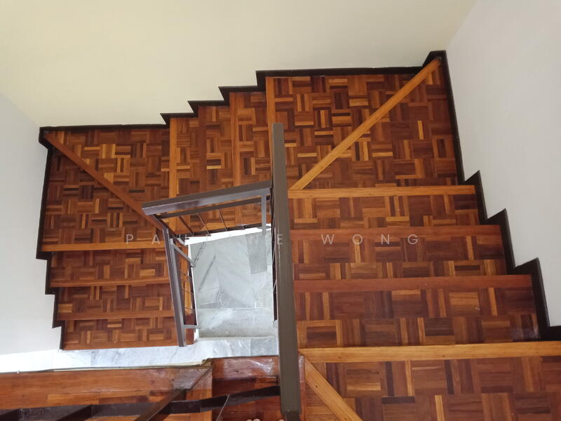 Well maintained Parquet Floor