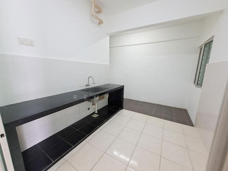 Apartment for Sale at Green Suria @ Bandar Tun Hussein Onn - Remy Lim - Kitchen - PropertyGuru.com.my