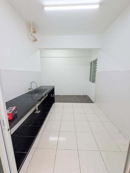 Apartment for Sale at Green Suria @ Bandar Tun Hussein Onn - Remy Lim - Kitchen - PropertyGuru.com.my