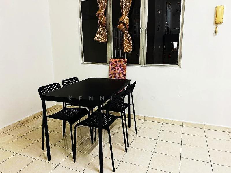 Pangsapuri untuk Disewa di Bayu Puteri - Kennly Ho - Dining Room - PropertyGuru.com.my