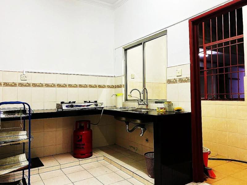 Pangsapuri untuk Disewa di Bayu Puteri - Kennly Ho - Kitchen - PropertyGuru.com.my