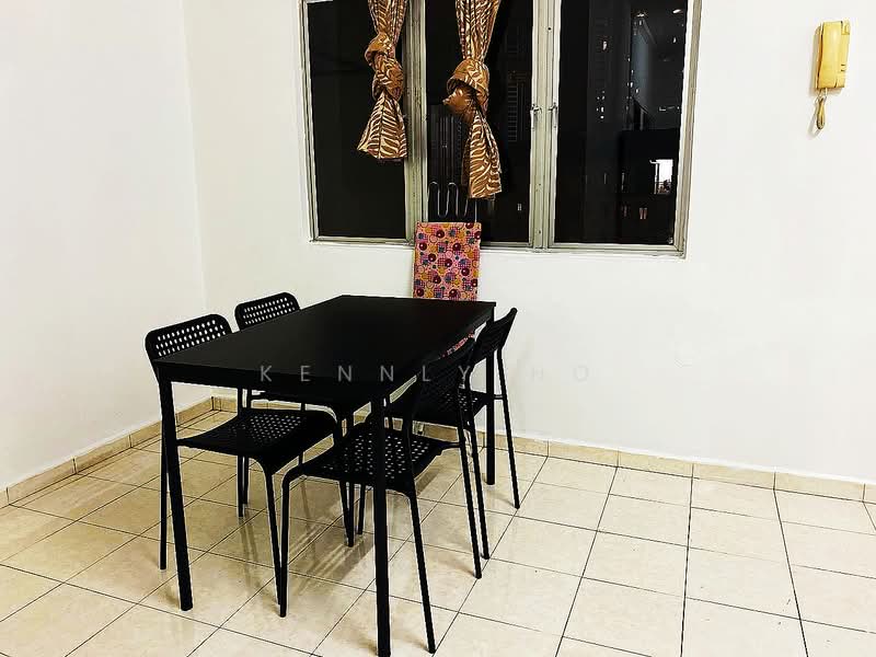 Pangsapuri untuk Disewa di Bayu Puteri - Kennly Ho - Dining Room - PropertyGuru.com.my