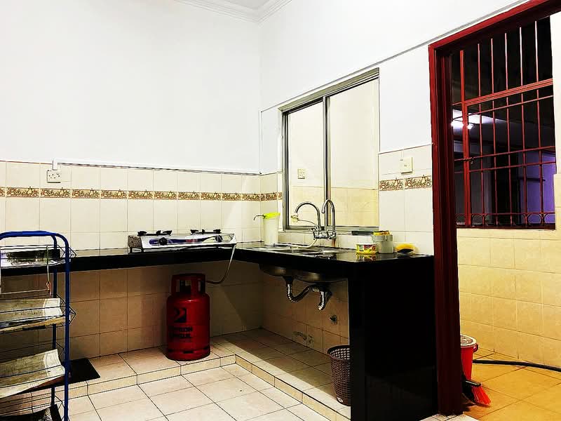 Pangsapuri untuk Disewa di Bayu Puteri - Kennly Ho - Kitchen - PropertyGuru.com.my