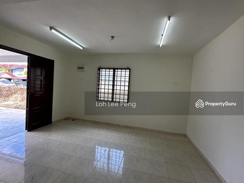 Taman Nusantara Jalan Nusaria Double Storey Medium Cost House Corner