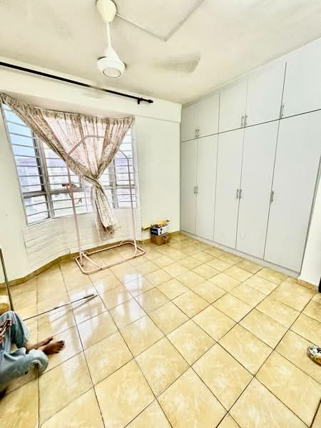 Pangsapuri untuk Dijual di Pangsapuri Cemara - Firdaus Dauz - Bedroom - PropertyGuru.com.my