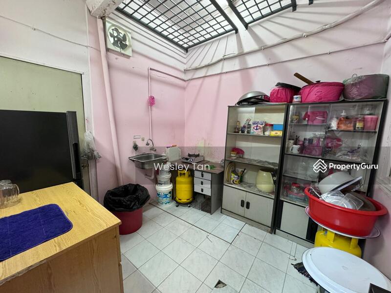Untuk Dijual - Ujong Pasir 3 Storey Shoplot Corner For Sale
